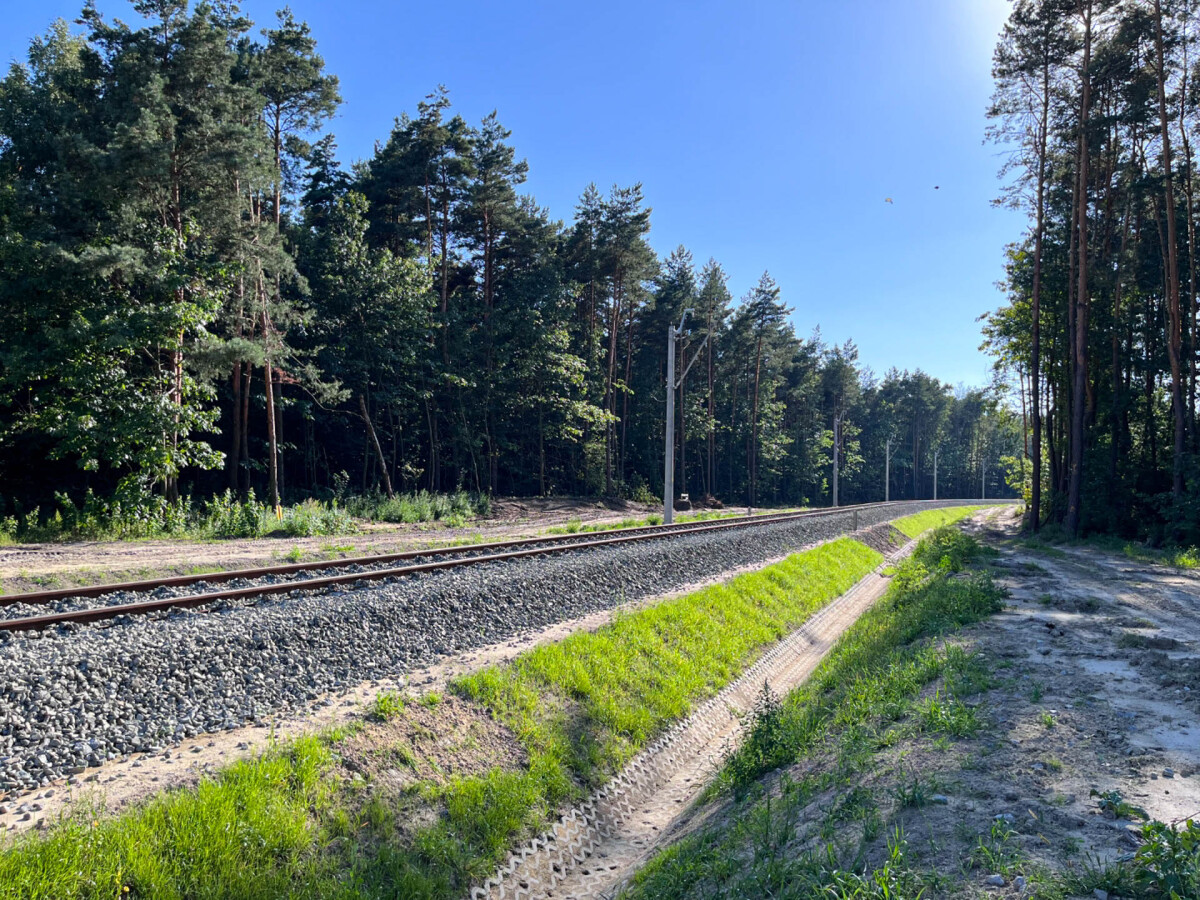 Budowa linii kolejowej z Rzeszowa na lotnisko w Jasionce [sierpień 2023]